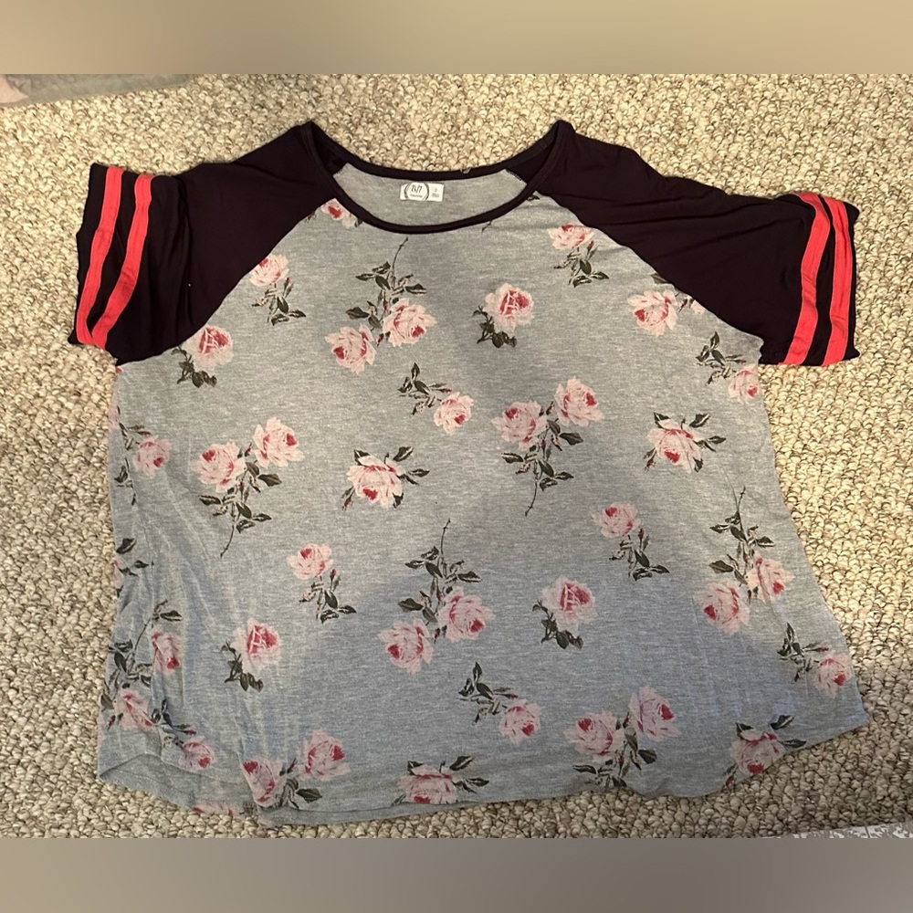 Maurice’s floral short sleeve baseball tee size 2